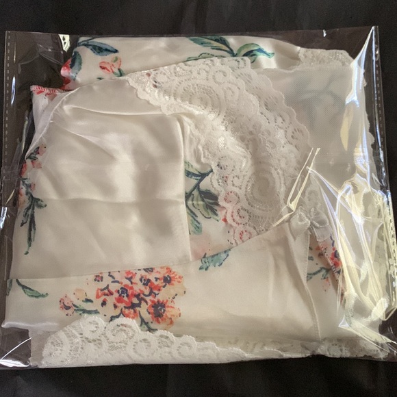 NWT Satin Floral 2-Piece Pajama Set - L - Picture 6 of 6